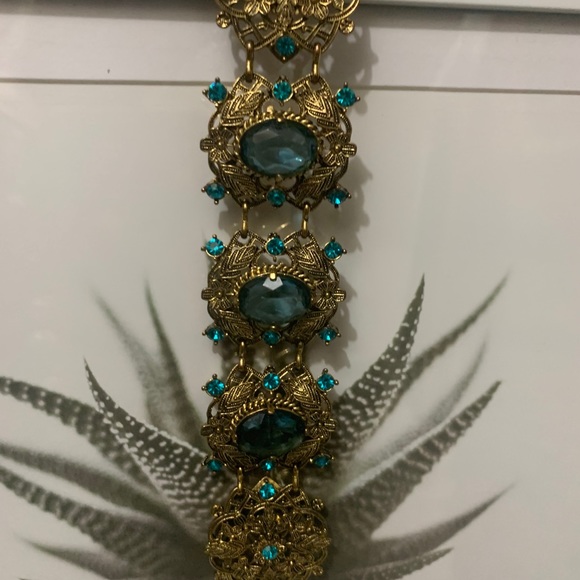 Elegant Vintage Bracelet - Picture 6 of 10